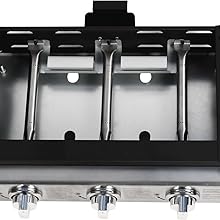 avec corps en acier inoxydable, cadre supérieur noir et boutons de commande. Dispose d'un pare-brise et d'une construction robuste pour cuisiner en plein air