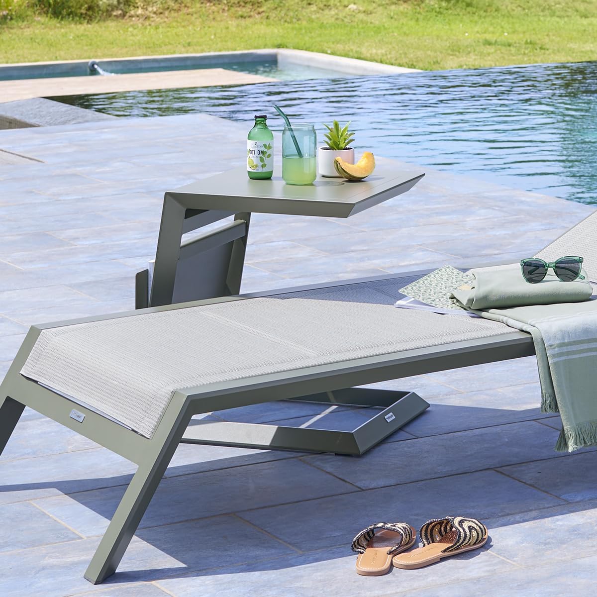 bleujardin - Table d'appoint Allure - 55x45x55 cm - Vert Laurier
