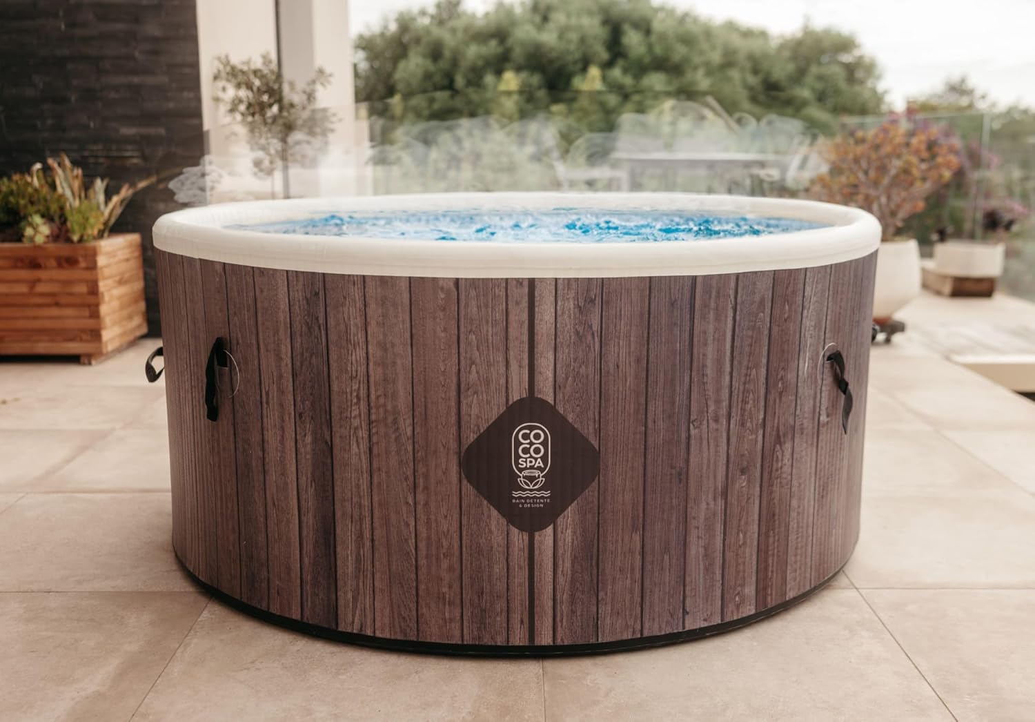 bleujardin Helsinki Spa Gonflable - 150 cm de diamètre - 800 litres - Moteur 2240 W - 2 à 4 Personnes - Massage 140 Jets