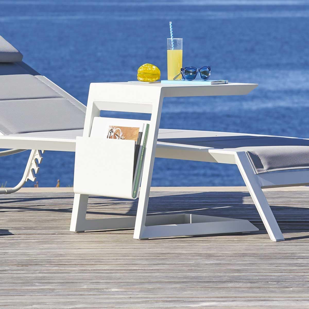 bleujardin - table d'appoint Allure - 50x50 cm - acier blanc