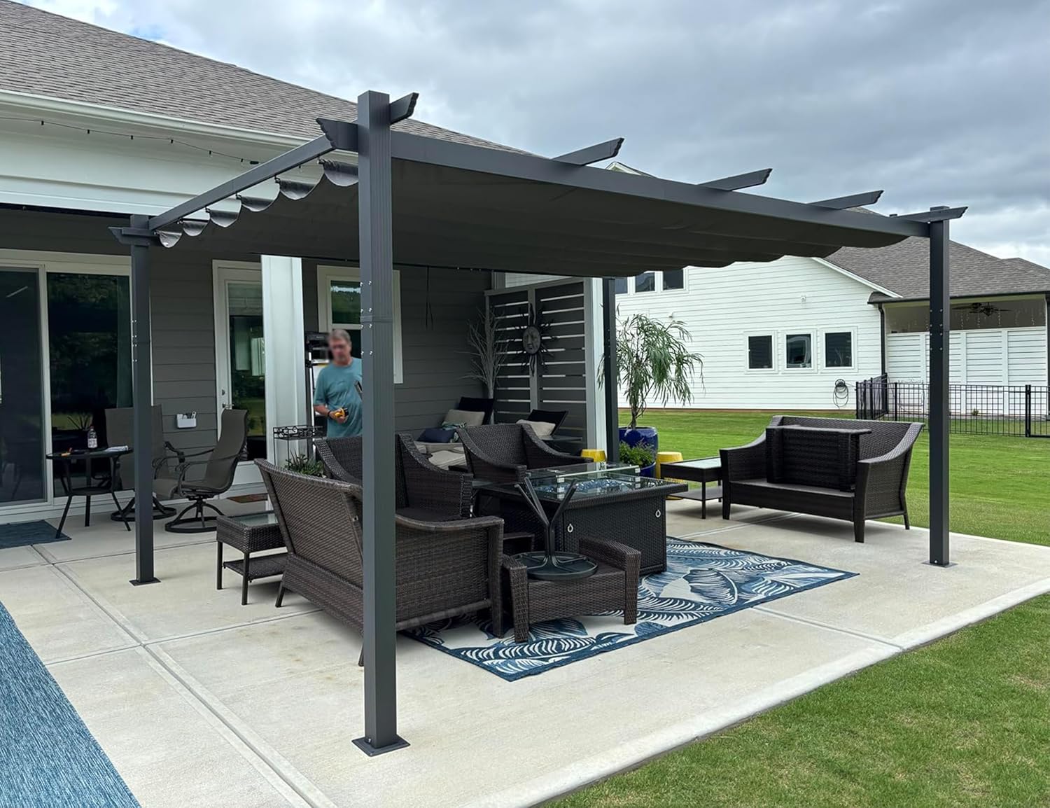 bleujardin - Pergola aluminium - 4,8x3,5m - toit coulissant, tissu teint en fil, gris