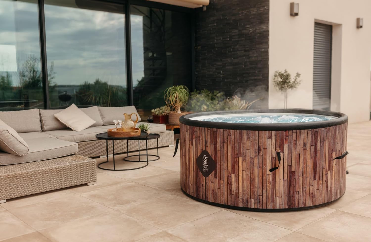 bleujardin Bali Spa Gonflable - 150 cm de diamètre - 800 litres - Moteur 2240 W - 2 à 4 Personnes - Massage 140 Jets