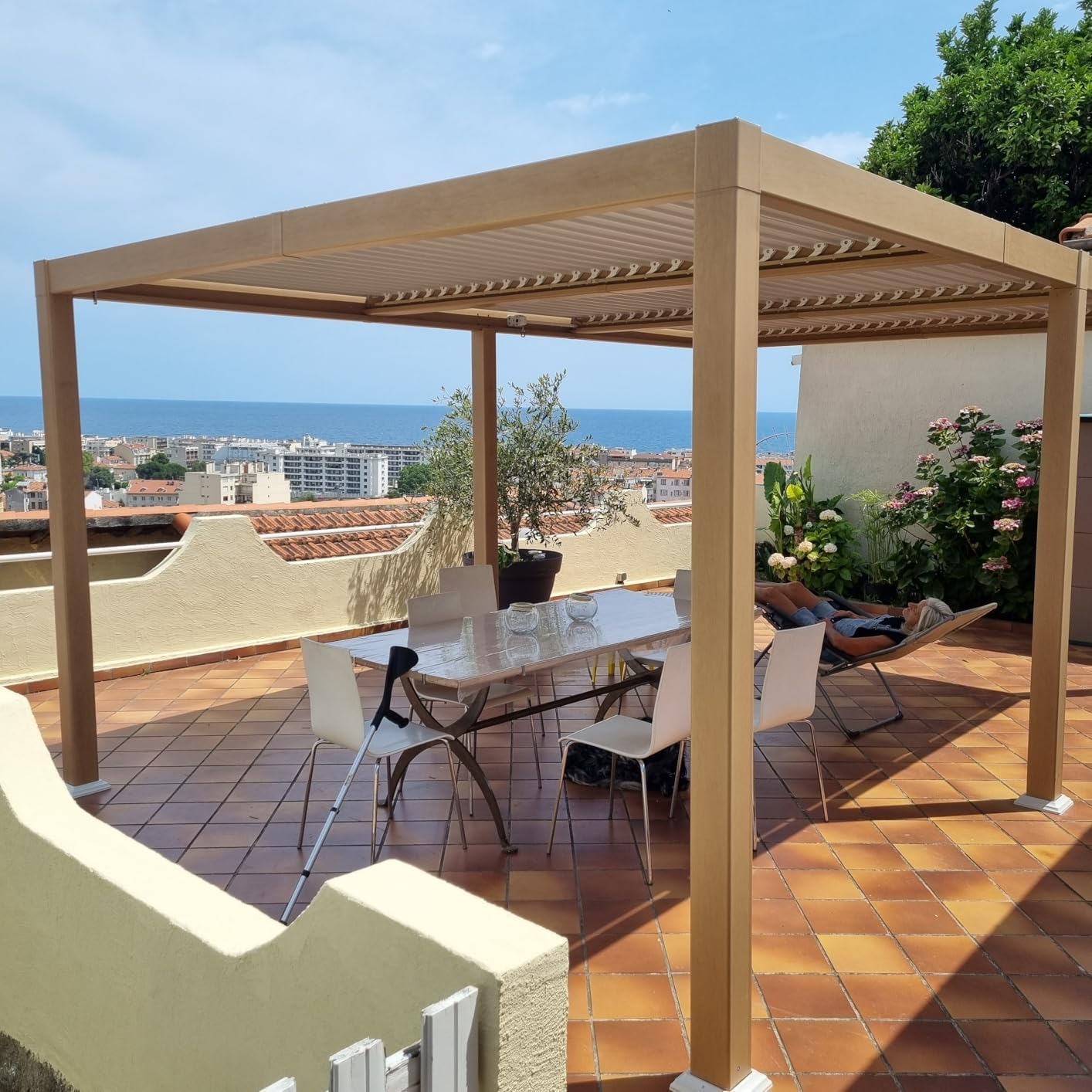 bleujardin - Pergola Bioclimatique bois effet alu - 3,5x6,35m - lames orientables, imperméable, extérieur