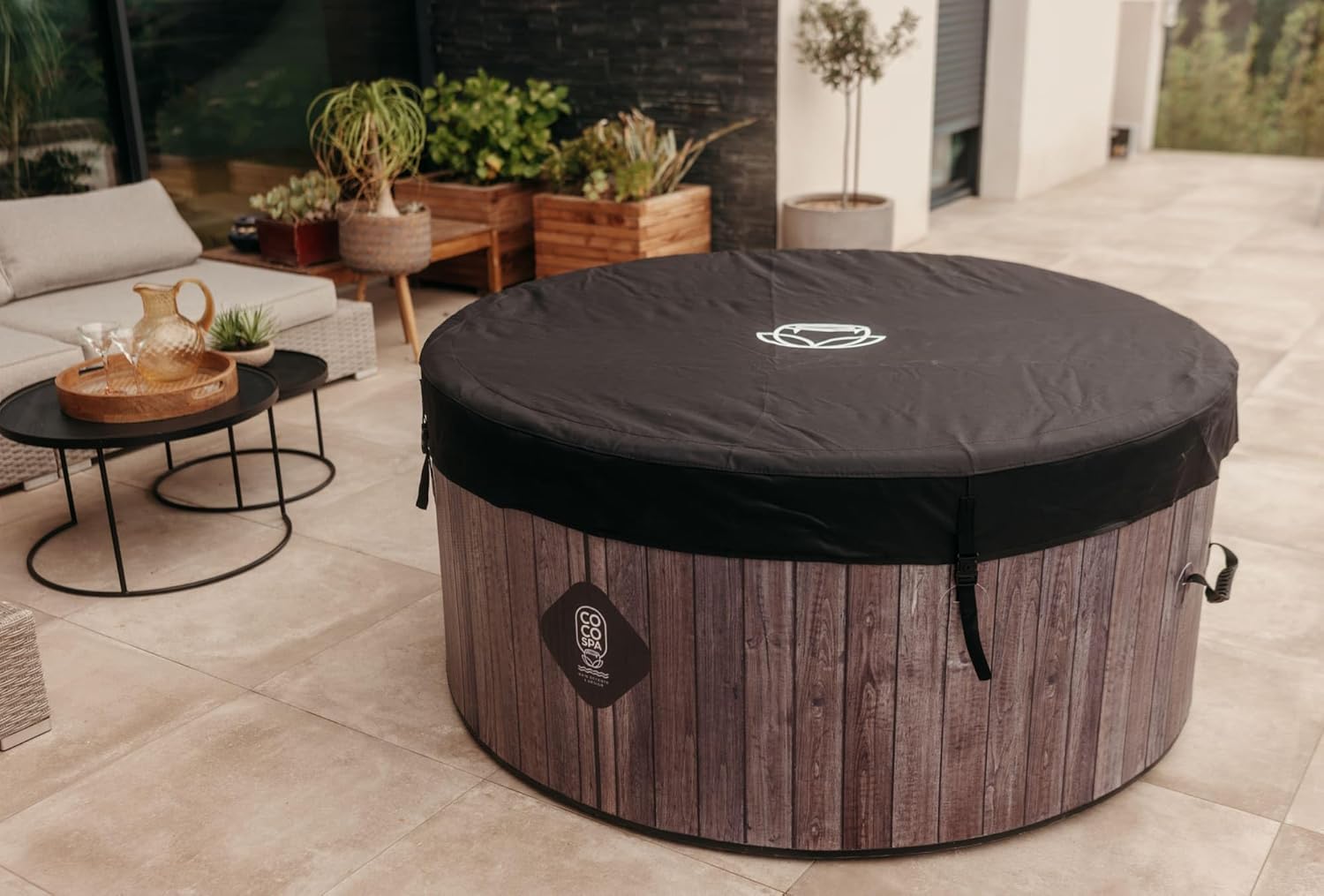 bleujardin Helsinki Spa Gonflable - 150 cm de diamètre - 800 litres - Moteur 2240 W - 2 à 4 Personnes - Massage 140 Jets