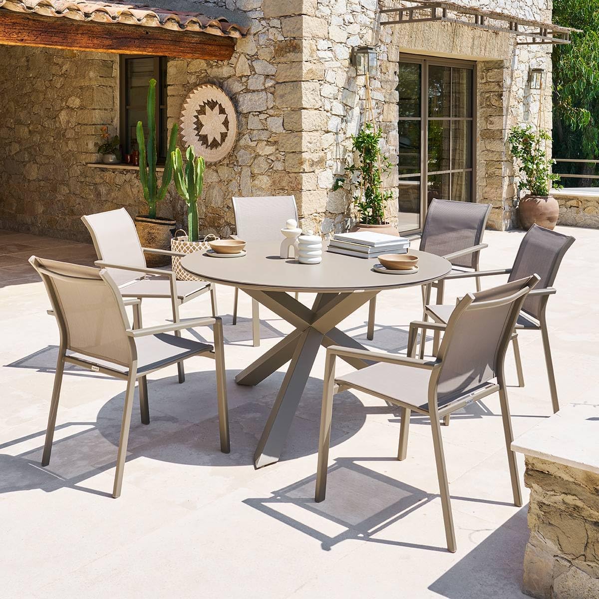bleujardin - Table de jardin Oryon - 130cm ronde - 6 places, coloris café