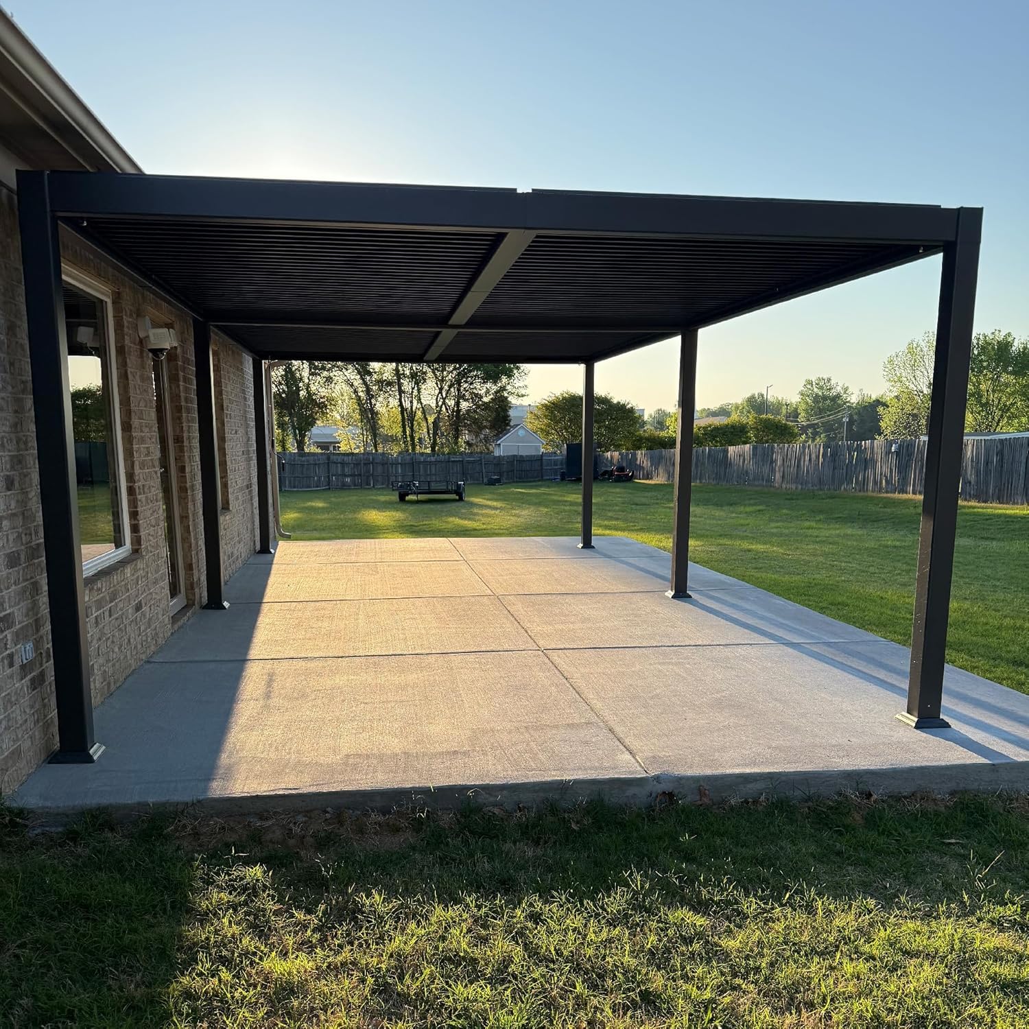 bleujardin - Pergola bioclimatique - 4x6m - alu lames LED gris