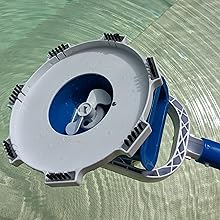 Dessous hélice avec système de clic et 7 brosses sans fil pour piscine bleujardin Marvelix.